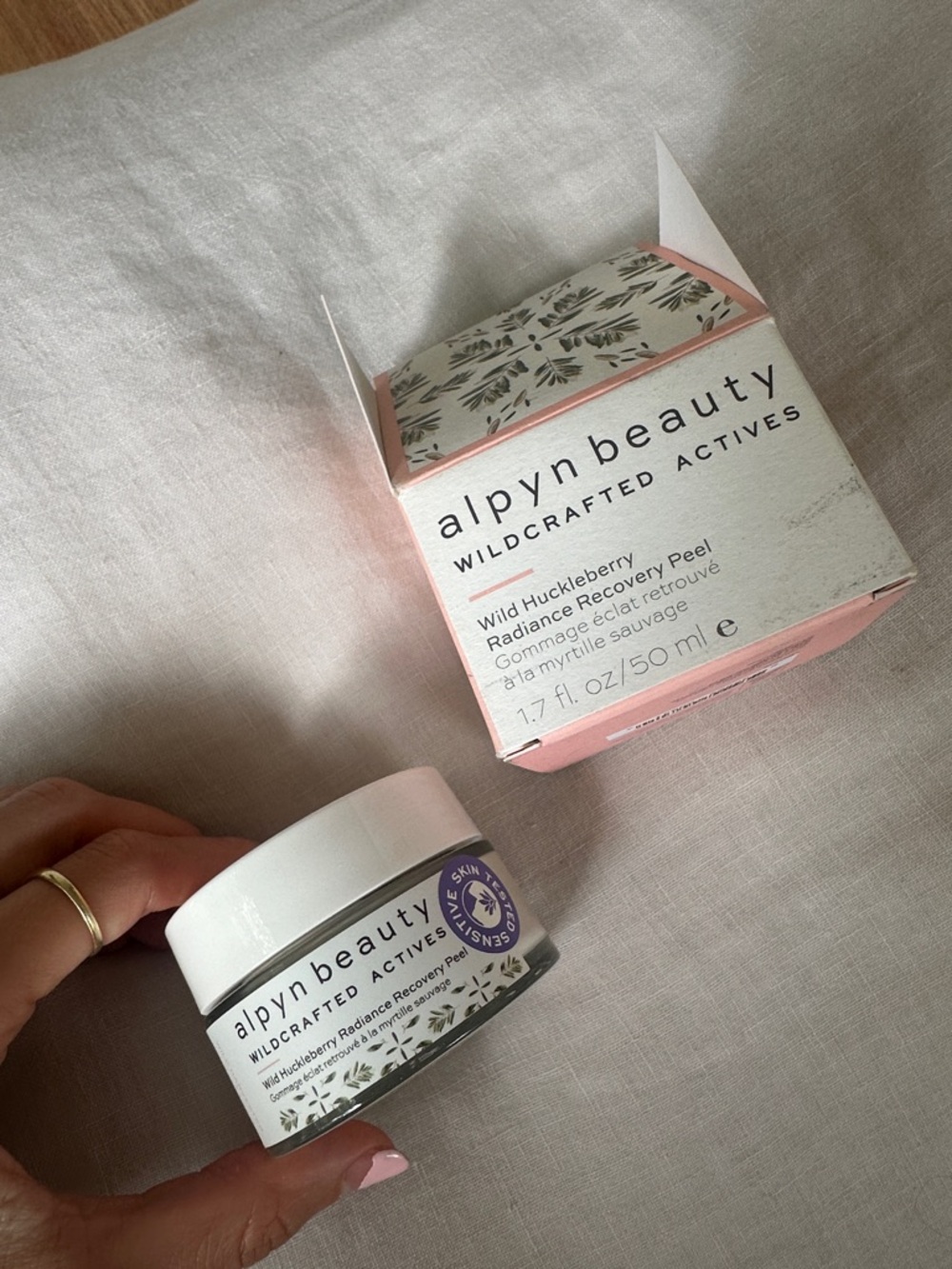 alpyn beauty Wild Huckleberry Radiance Recovery Peel